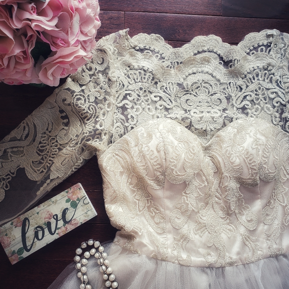 Modcloth | Lace Metallic Dress | Gold, Cream - Picture 5 of 9